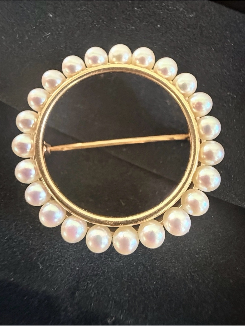 14K Yellow Gold and Classic Pearl Circle Brooch - Cream Pearls, Gold Tone